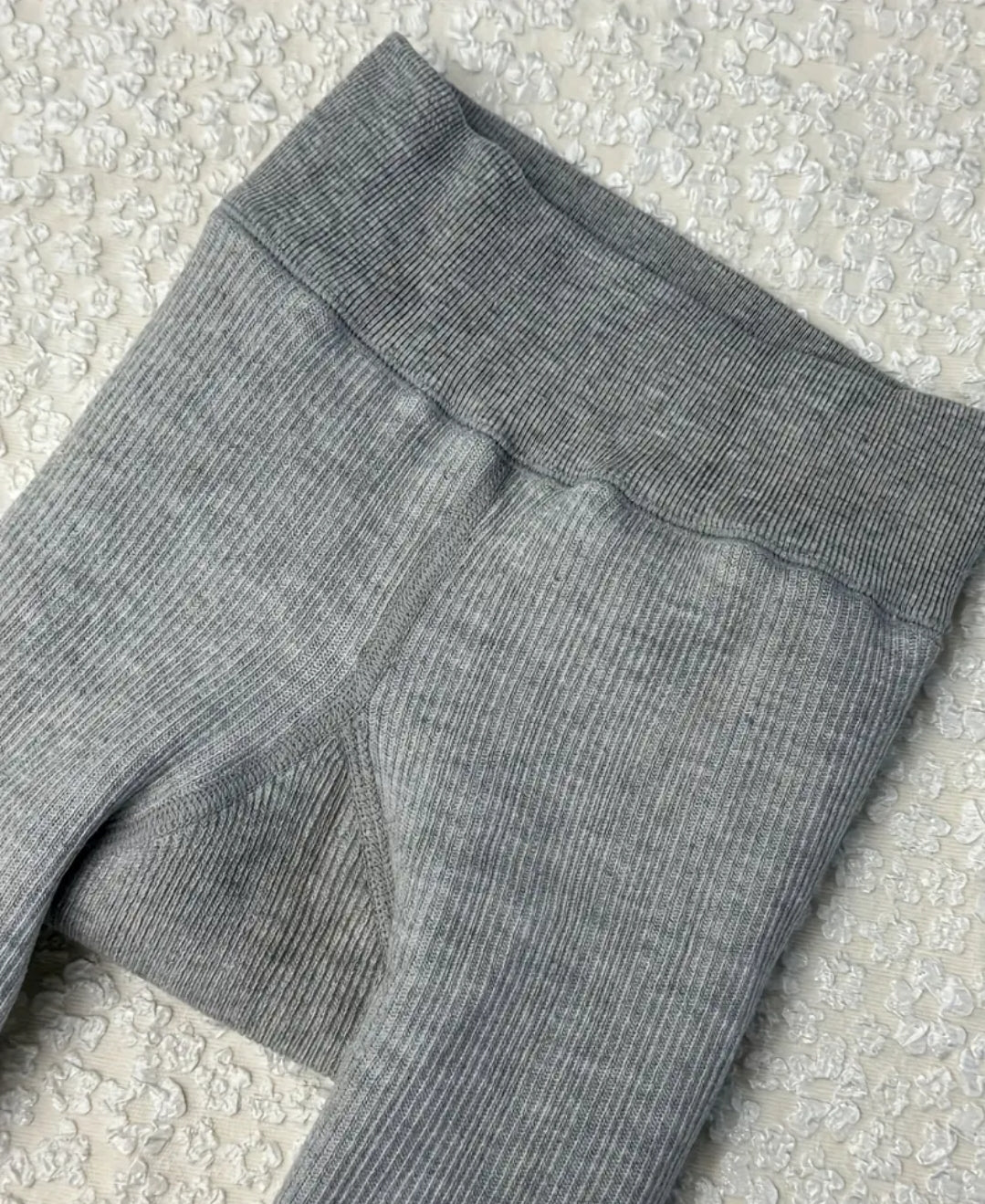 Leggings doublés en polaires pour enfants - collant ajustés décontractés en mélange de polyester confortable avec ceinture elastique - Pantalon extensible en tricot de couleur unie automne/hiver pour garçons et filles. unisexe - CarlastoreLeggings doublés en polaires pour enfants - collant ajustés décontractés en mélange de polyester confortable avec ceinture elastique - Pantalon extensible en tricot de couleur unie automne/hiver pour garçons et filles. unisexeCarlastoreCarlastore