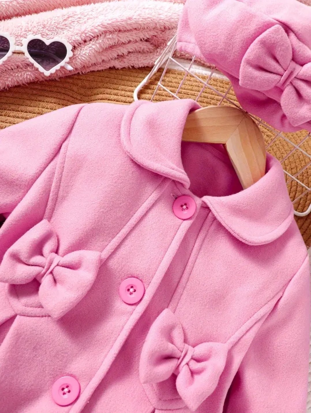 Manteau longue wn laine rose chic avec noeud pour fille et béret assorti. - Parfait pour automnes et hiver - CarlastoreManteau longue wn laine rose chic avec noeud pour fille et béret assorti. - Parfait pour automnes et hiverCarlastoreCarlastore