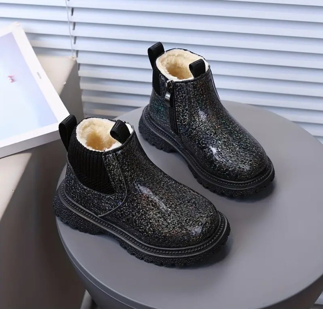 Bottes d'hiver confortable et élégantes pour fillette, doublure en polaires chaude,semelle antidérapante,fermeture éclair, parfaite pour tenue décontractés - CarlastoreBottes d'hiver confortable et élégantes pour fillette, doublure en polaires chaude,semelle antidérapante,fermeture éclair, parfaite pour tenue décontractésCarlastoreCarlastore