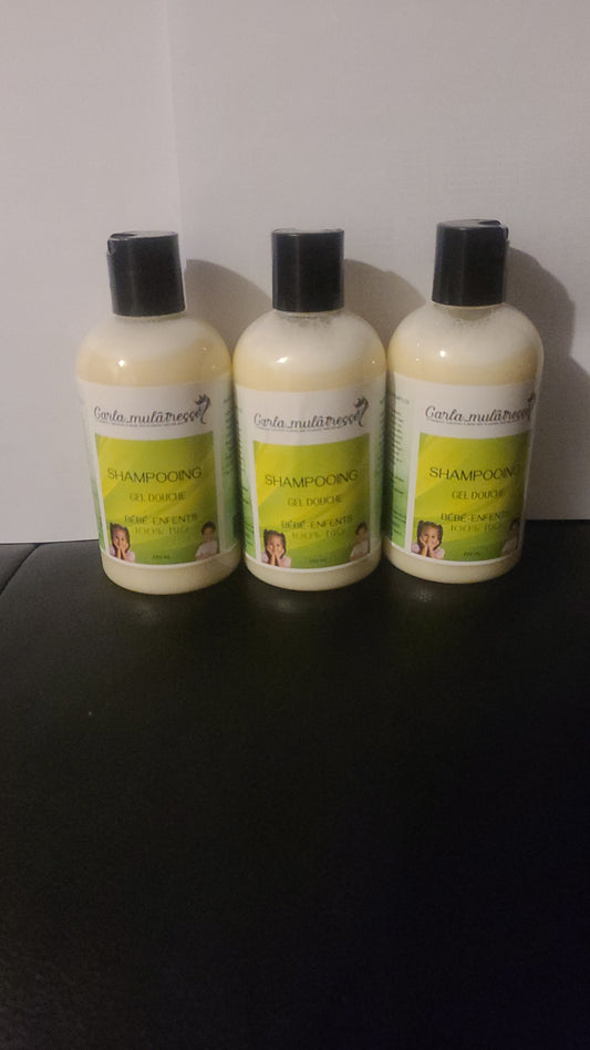 Shampoing Gel douche bébé-enfant 100%bio 250ml à base de l'huile de palme,l'huile de coco,l'huile de jojoba, l'huile de végétal, l'huile olive et l'huile essentielle pas de conservateur. Bon pour les peau sensibles adultes peut utiliser aussi