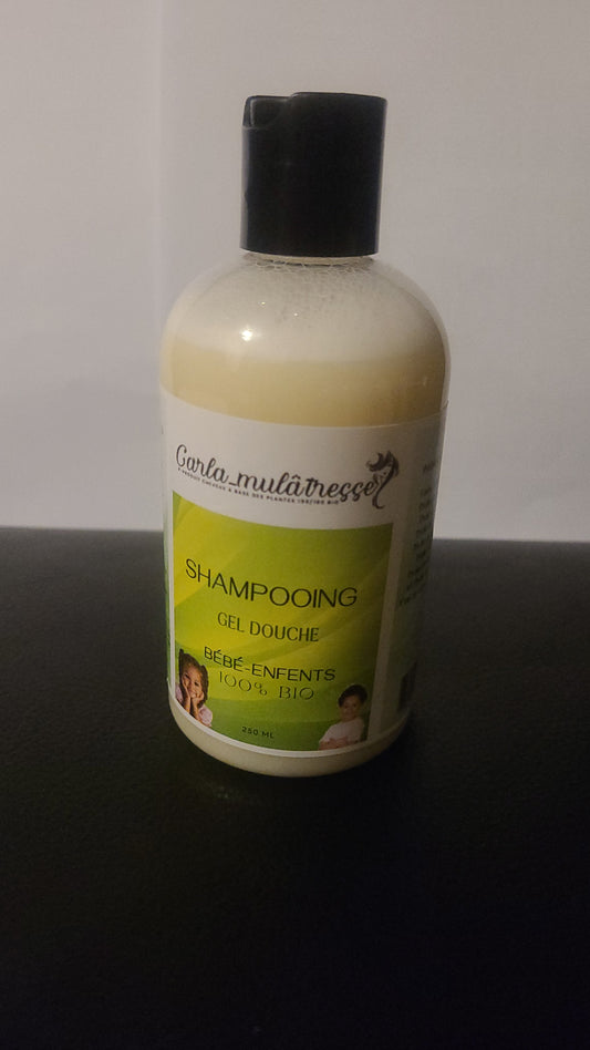 Shampoing Gel douche bébé-enfant 100%bio 250ml à base de l'huile de palme,l'huile de coco,l'huile de jojoba, l'huile de végétal, l'huile olive et l'huile essentielle pas de conservateur. Bon pour les peau sensibles adultes peut utiliser aussi