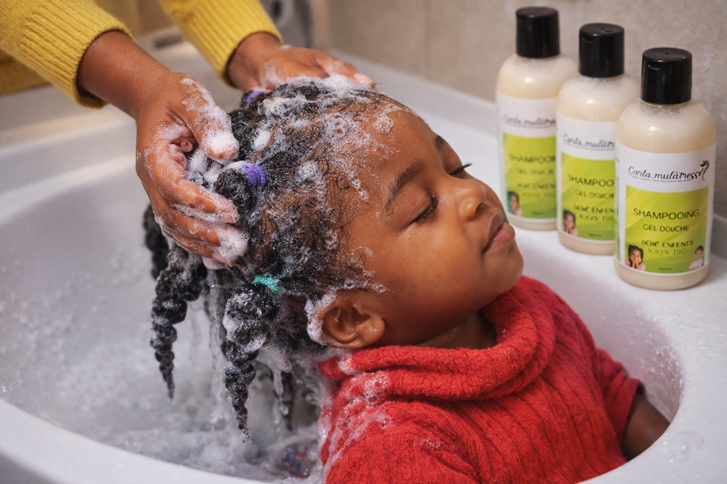 Carla-mulatresse Bébé & Enfant.Offrez aux cheveux délicats de vos enfants un soin complet et 100% naturel avec le set capillaire Carla-mulatresse spécialement conçu pour bébés et enfants.
Formulé à base d’ingrédients naturels soigneusement
