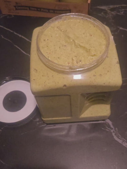 CARLA SPICE 100% bio
Tout le monde peut utiliser cette marinade pour la viande, poisson, salade, riz collé et plusieurs autres plats.
Goût riche, parfum authentique et qualité maison.

📞 Pour plus d’informations : 514 346 8880