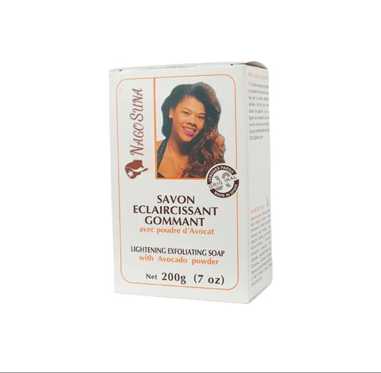 3 Savon Éclaircissant Gommant
Enrichi en poudre d’avocat, il exfolie en douceur, élimine les cellules mortes et aide à unifier le teint pour une peau douce et éclatante.