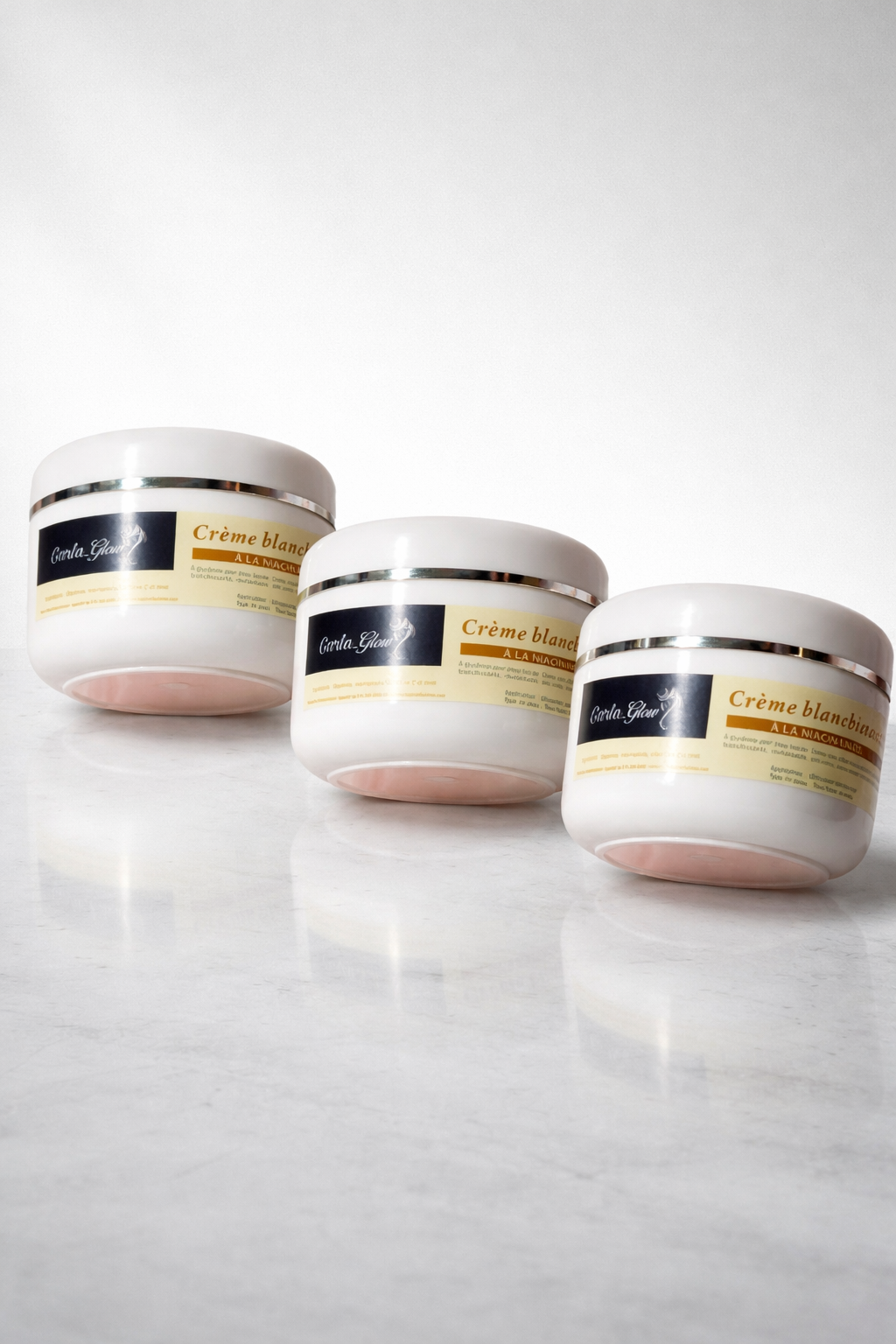 3 Carlaglow blanchissant est une crème ,blanchiment, anti-rides,revitalisant,Anti-vieillissement, nourrissant et hydratant etc.....